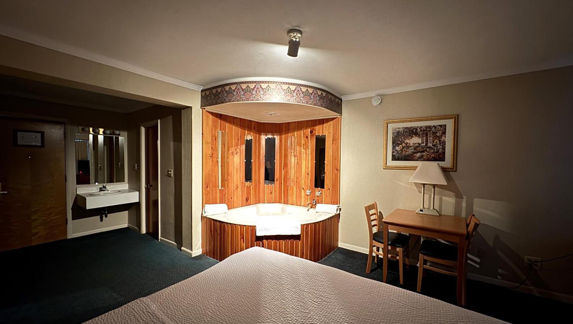 Magnuson Grand Pioneer Inn And Suites Escanaba Kültér fotó