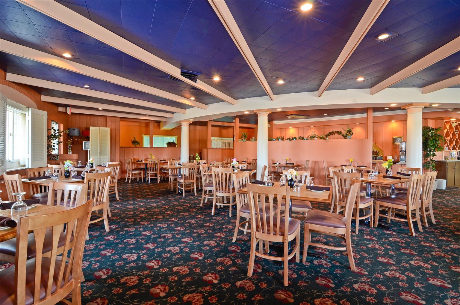 Magnuson Grand Pioneer Inn And Suites Escanaba Étterem fotó