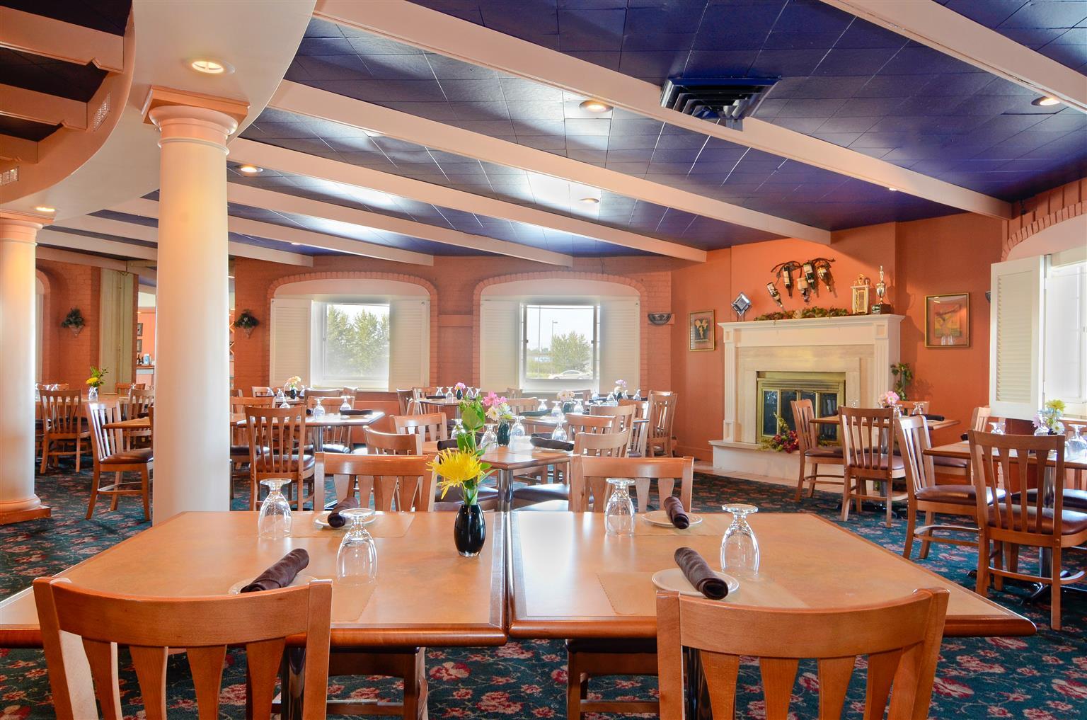 Magnuson Grand Pioneer Inn And Suites Escanaba Étterem fotó